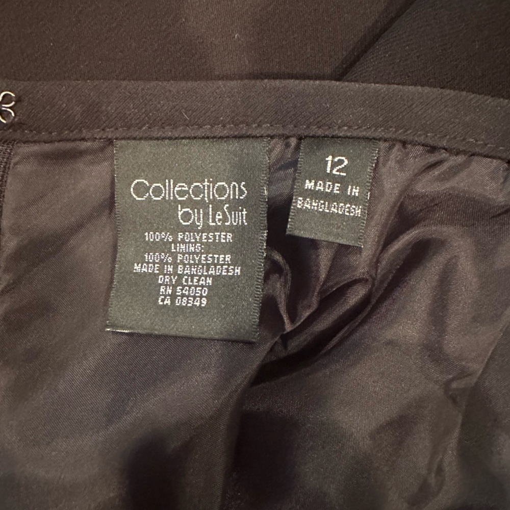 Le Suit Women’s Skirt Suit - Picture 7 of 7